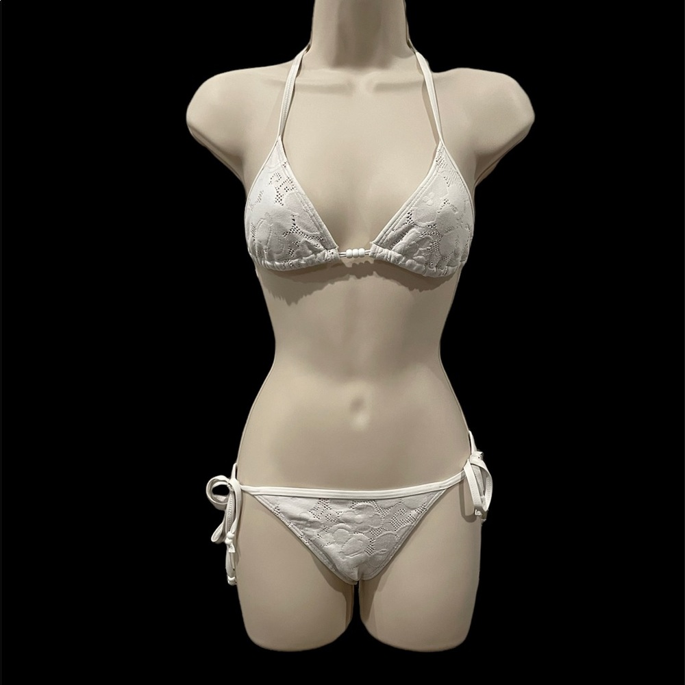 White flower print bikini